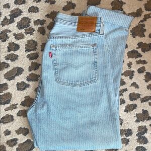 Levi’s 502 light wash striped jeans. Excellent condition.